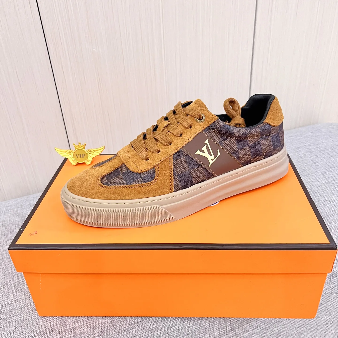 🚘🚘Factory batch 400💰[LV]🔥Louis Vuitton, high-end men's shoes brand, official website 1:1 latest masterpiece: the upper is made of first-layer cowhide imported from Italy with a comfortable and breathable lining➕original non-slip and wear-resistant outsole🔥, making walking more convenient and comfortable! An exclusive new model, a stunning work, a beautiful 1:1 replica [color] compared to the official quality! Create a fashionable personality to set off your uniqueness! A must-have for trendy men! Classic🔥Size: 38-44 Color: 🔥 2⃣️colors available🔥